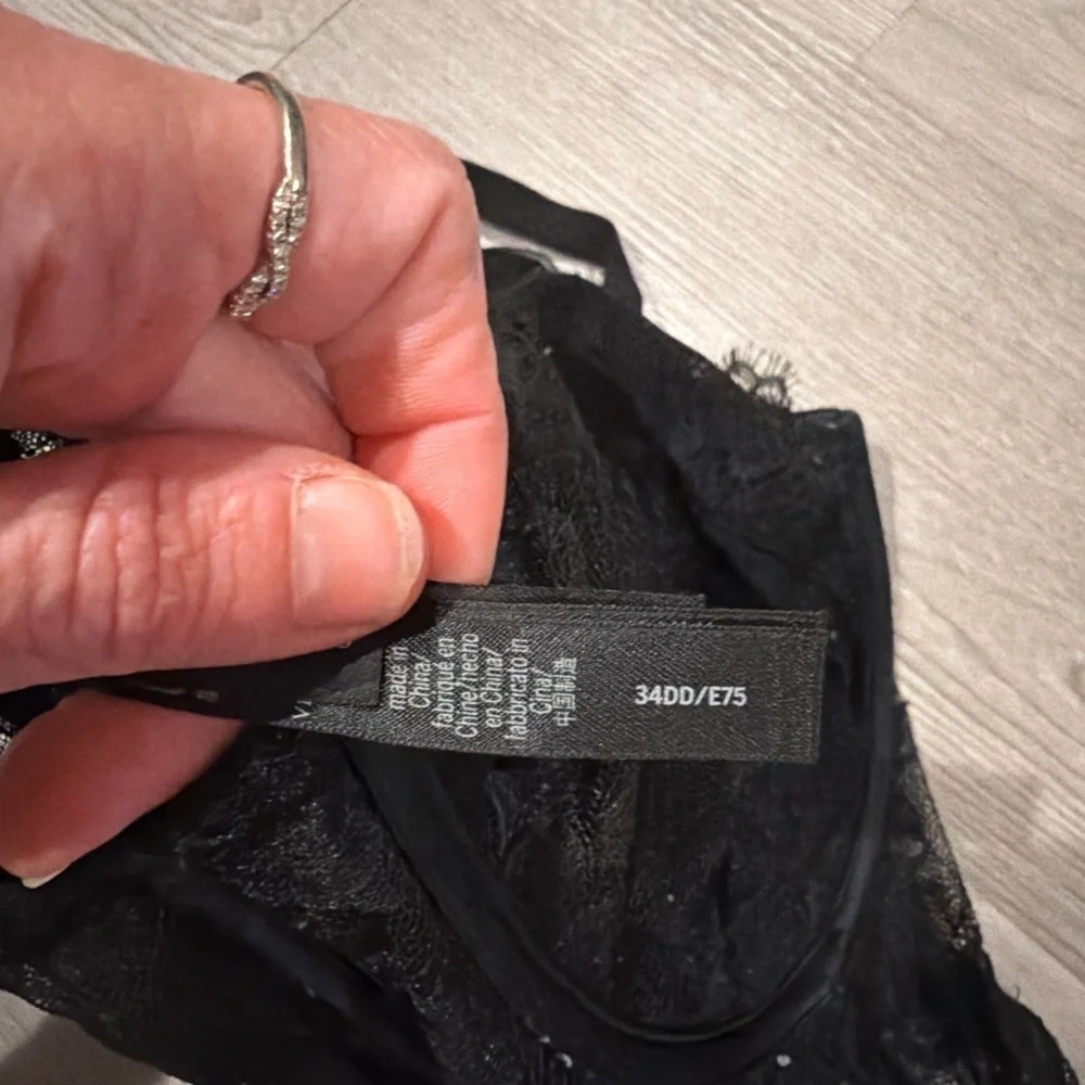 Elegant Black Lace Bralette 1494